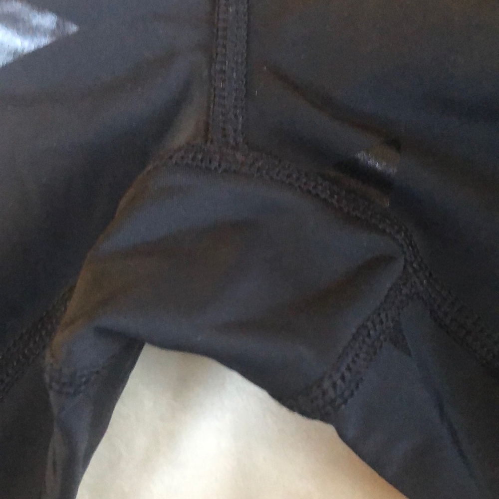 Terez Uplift Black Tonal Star foil Leggings with tall band size Small NWOT - Picture 9 of 9